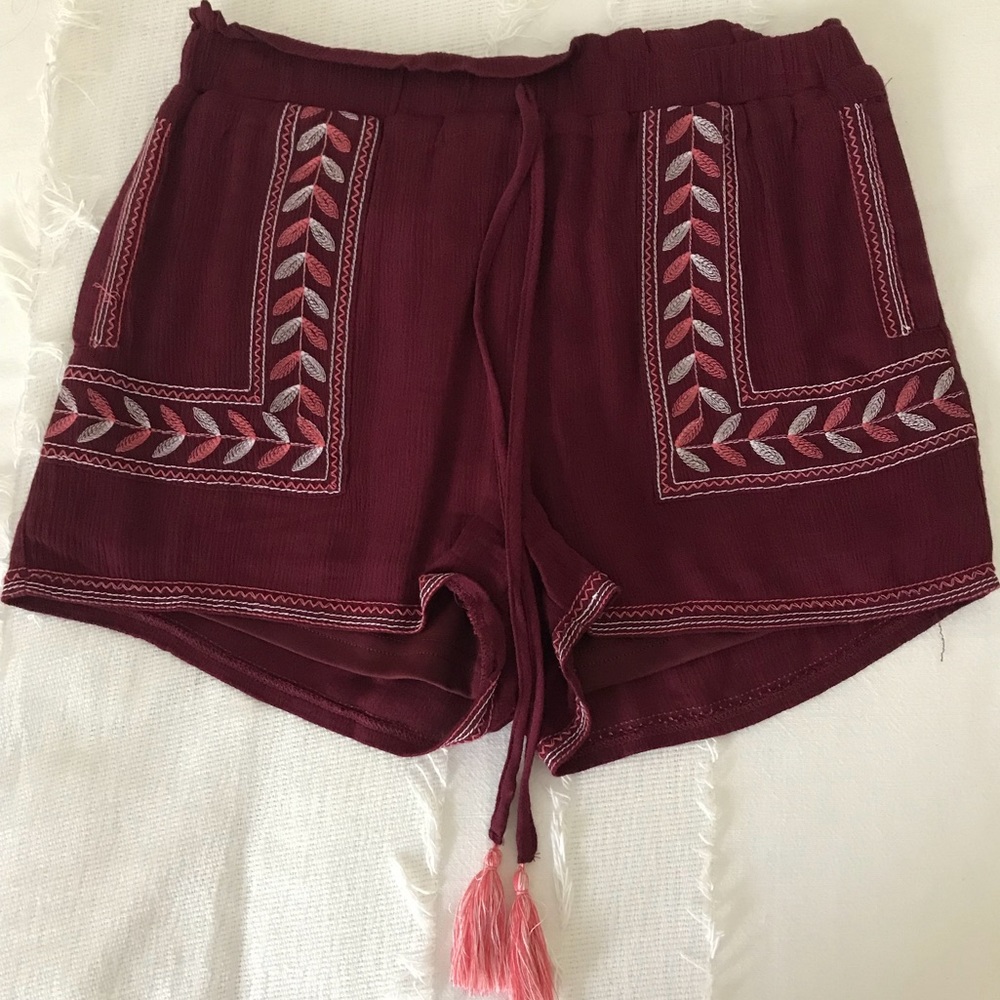 burgundy detailed shorts
